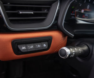 Peugeot 2008 GT Line vs Renault Captur Intens