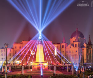 Pokaz laserów na placu Wolności