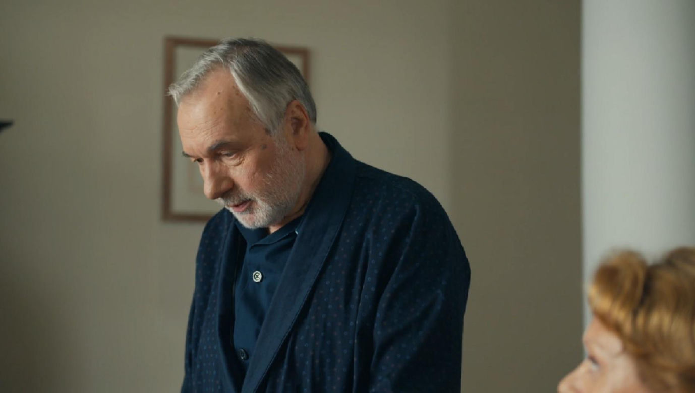 Barwy szczęścia, odcinek 3129. Andrzej (Leon Charewicz), Józefina (Elżbieta Jarosik)