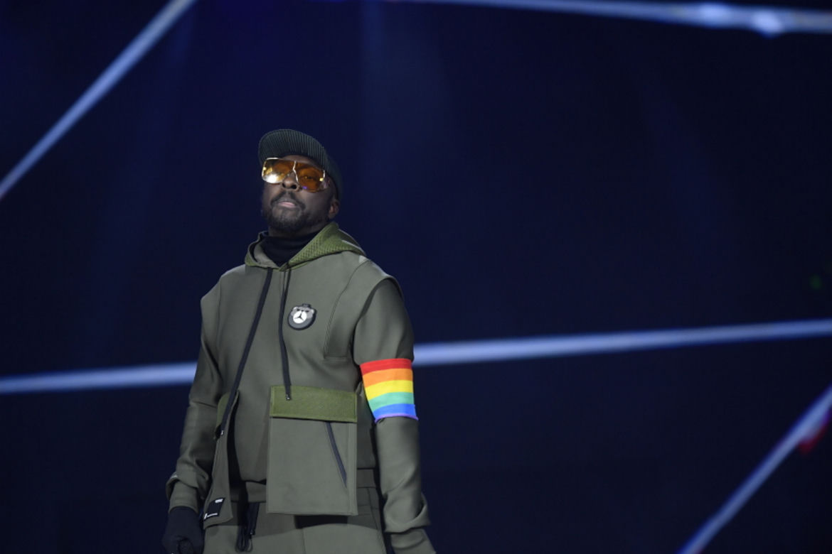 Black Eyed Peas z tęczowymi opaskami na scenie Sylwestra Marzeń. Ważny gest 