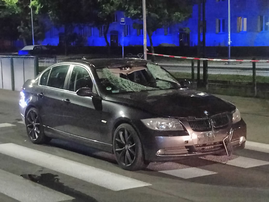 Koszmarny wypadek w Krakowie. Wbiegł wprost pod BMW, zginął na miejscu