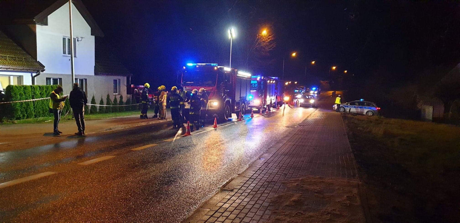 W miejscowości Przydargiń samochód ciężarowy uderzył w budynek mieszkalny. 
