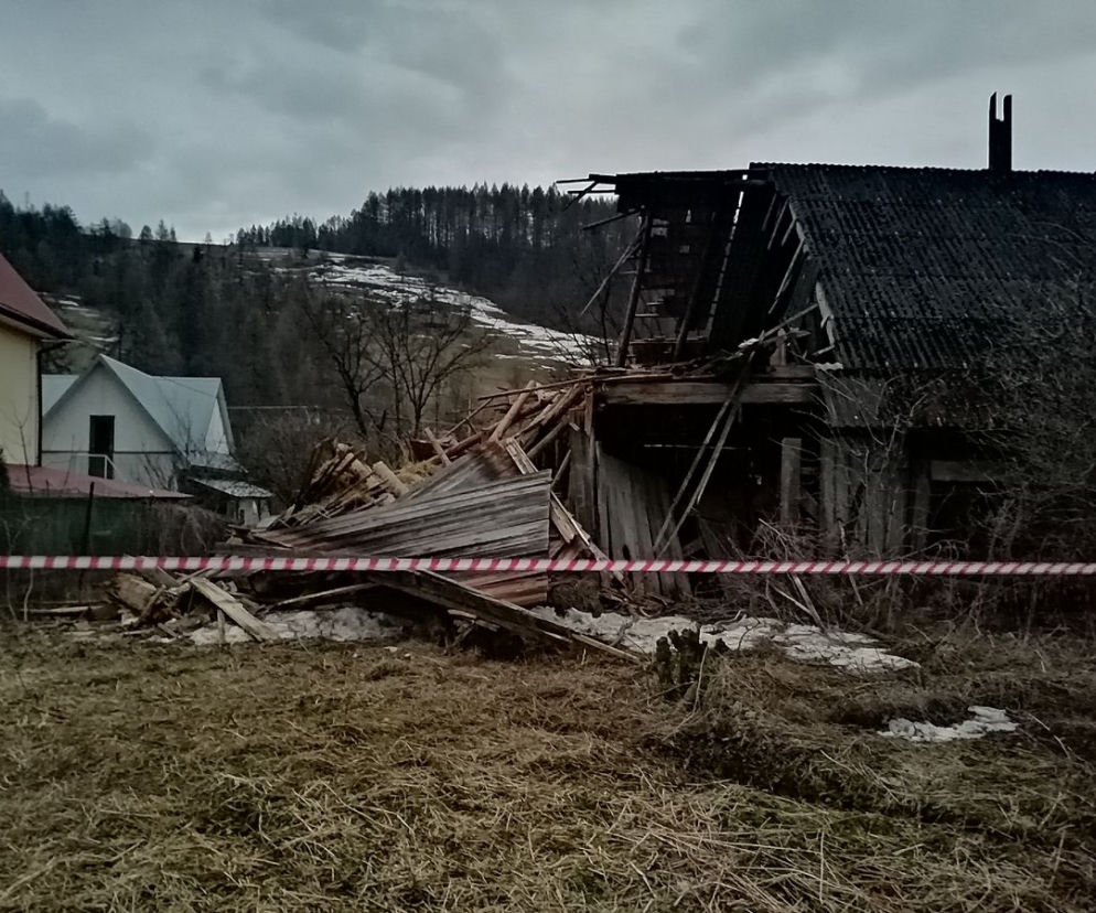 Wierchomla Wielka. Budynek gospodarczy RUNĄŁ w jednej chwili. Widok, jak po trzęsieniu ziemi
