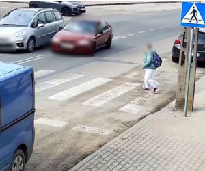 Sekundy dzieliły od tragedii. Prawie przejechał dziewczynkę na pasach! Wszystko się nagrało