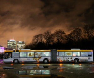 POMOC UBÓSTWO AUTOBUS JEDZENIE