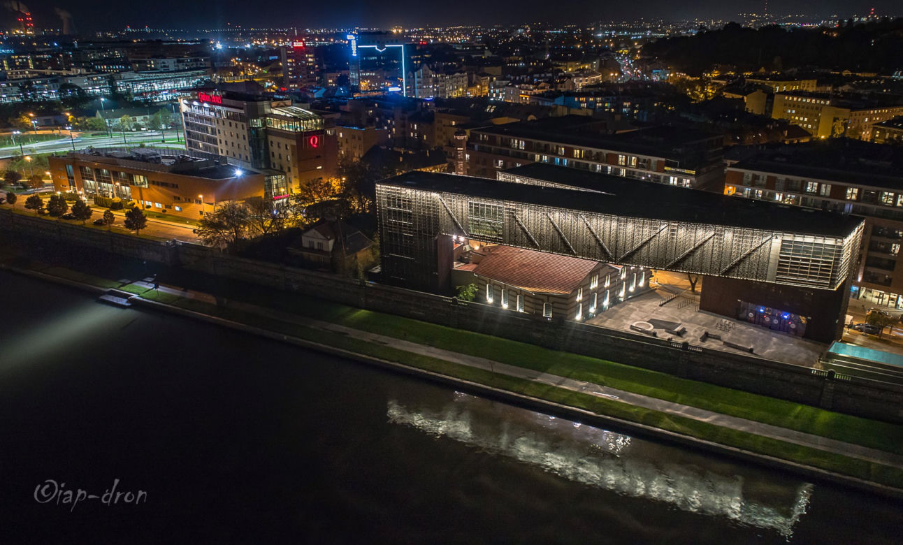 Kraków niczym Las Vegas. Takich zdjęć nocnego miasta jeszcze nie widziałeś!