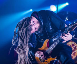 Skrupulatnie wyreżyserowany groteskowy spektakl okraszony nutą surrealizmu – Avatar zawładną Warszawą [RELACJA]