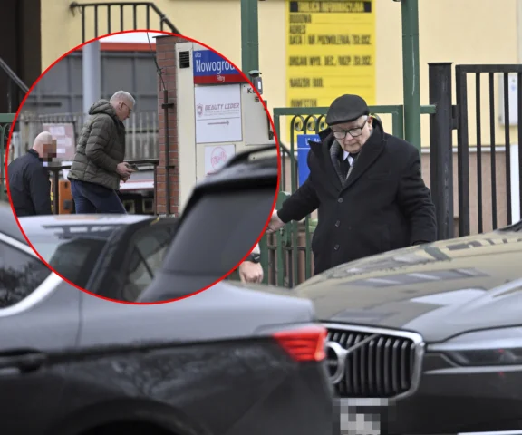 Pierwsze wyjście Kaczyńskiego z domu po chorobie 