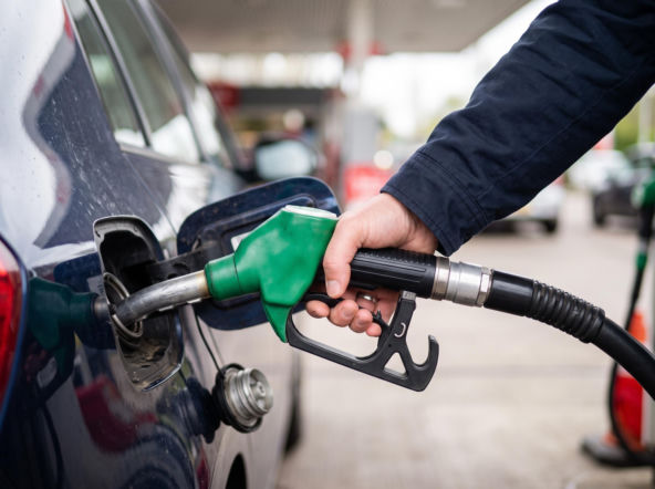 Hurtowe ceny paliw 21.10.2026. Diesel drożeje, wyraźne obniżki cen benzyny