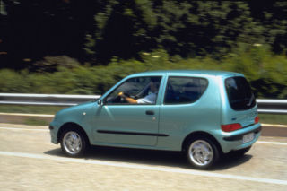 QUIZ. To auto to koszmar Beaty Szydło. Co wiesz o Fiacie Seicento?