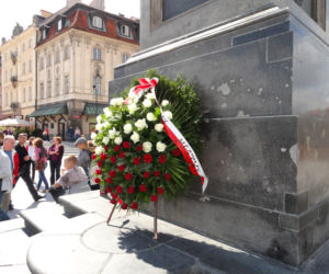 Janusz Korwin Mikke pod Kolumną Zygmunta
