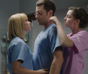 LEKARZE 2 sezon odcinek 9 (odc. 22). Sylwia (Katarzyna Bujakiewicz), Beata (Agnieszka Więdłocha), Daniel Orda (Wojciech Zieliński)