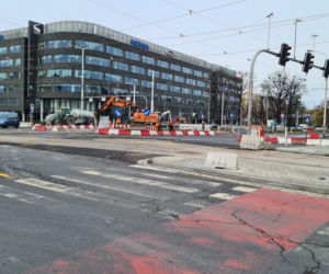 Budowa torowiska na zachodzie Wrocławia rozpoczęta. Potężne utrudnienia do Leśnicy