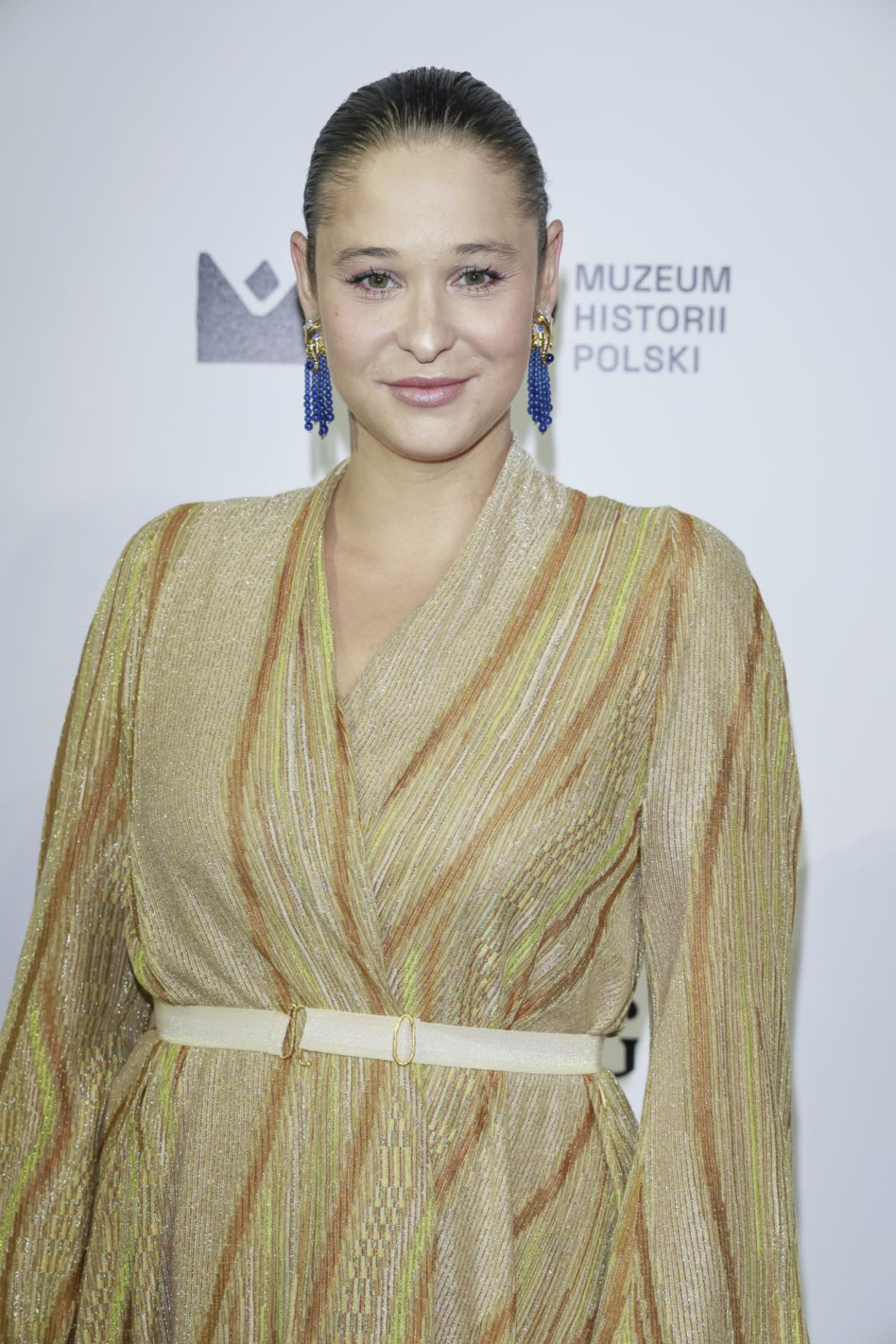 Anna Szymańczyk kiedyś i dziś. Tak aktorka zmieniała się od "Pierwszej miłości" do roli w "Znachorze"