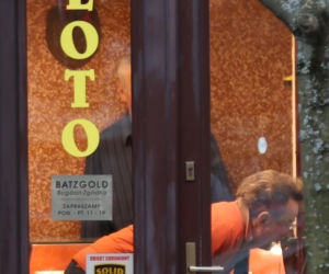 Paweł Wilczak szuka złota w w lombardzie