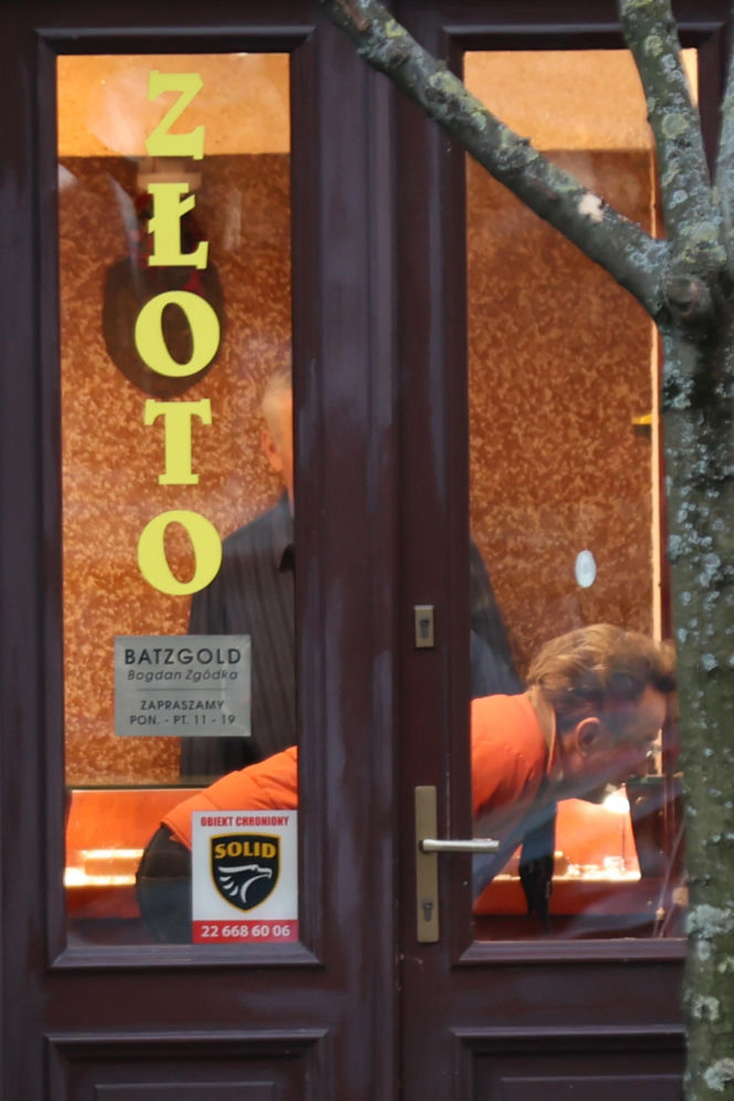 Paweł Wilczak szuka złota w w lombardzie