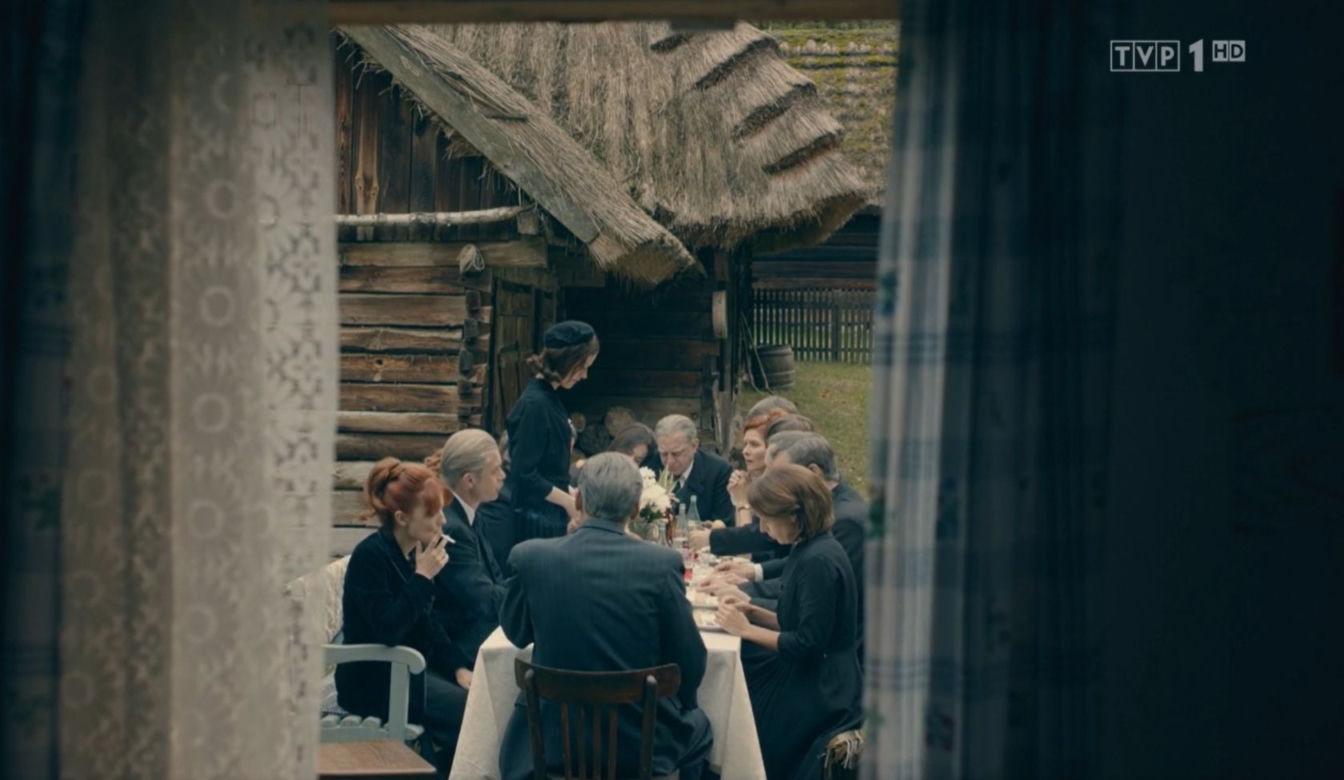 Stulecie Winnych sezon 3, odc. 38: Lotta (Patrycja Volny), Jasiek (Patryk Szwichtenberg), Stanisław (Jan Wieczorkowsk), Andzia (Barbara Wypych), Władek (Arkadiusz Janiczek), Kasia (Weronika Humaj)