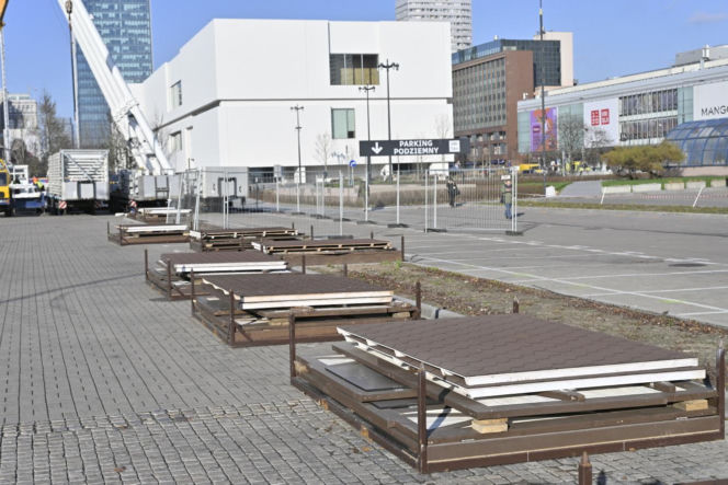 Dziwny obiekt w centrum Warszawy. Co tu powstaje? Stolica już stroi się na Boże Narodzenie!