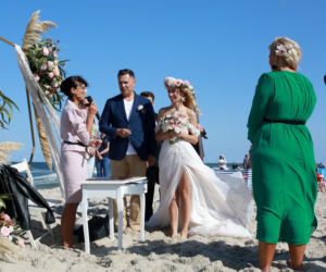 Małgorzata Opczowska wzięła ślub z Jackiem Łęskim na plaży