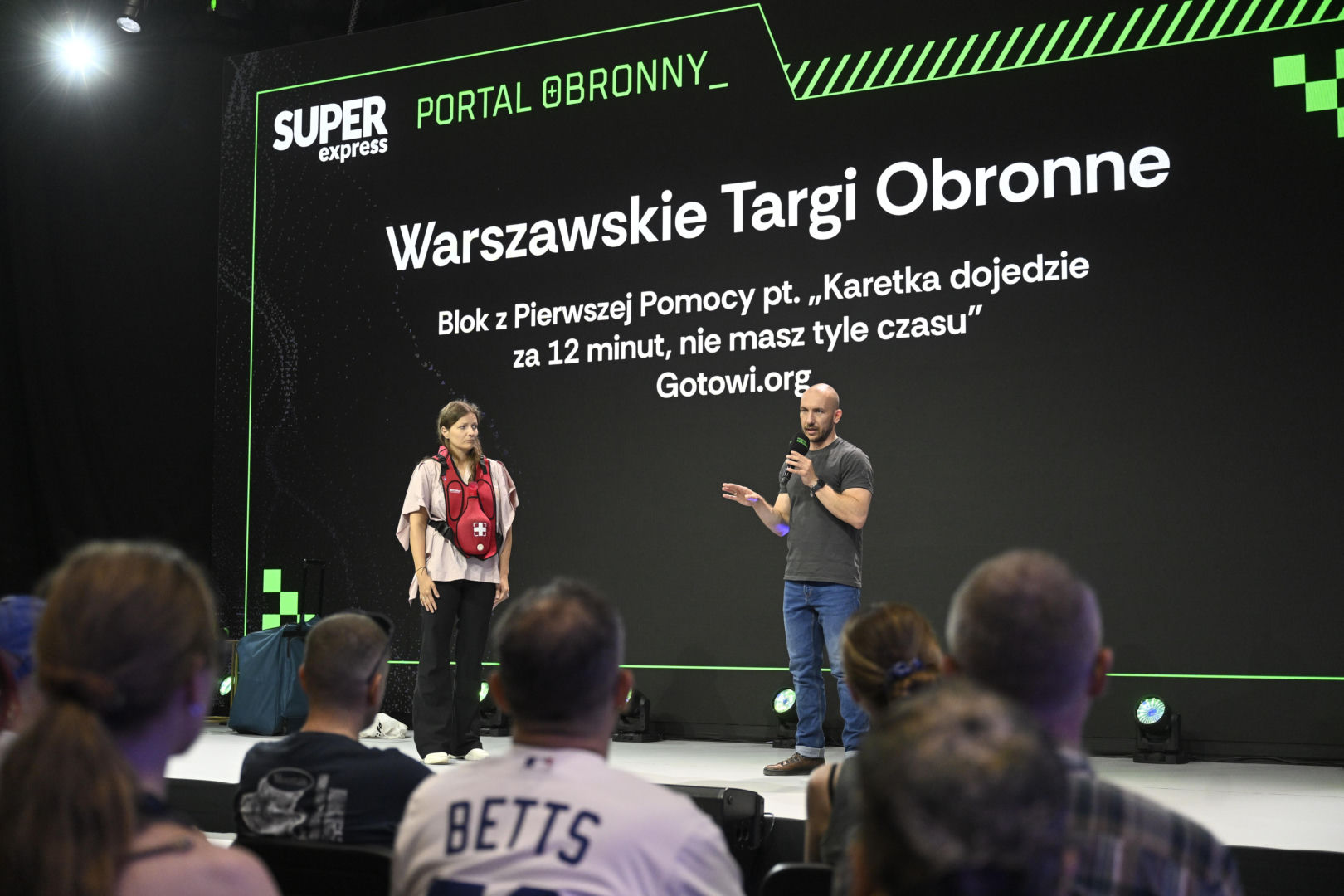 Warszawskie Targi Obronne. Scena Biała Blok z Pierwszej Pomocy pt. „Karetka dojedzie za 12 minut, nie masz tyle czasu”