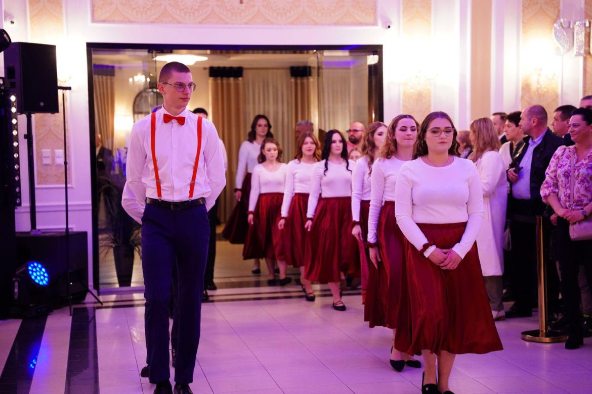 Uczniowie ZSP nr 6 w Siedlcach bawili się na studniówce. Zobacz zdjęcia!