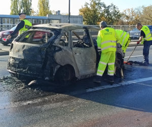 Pożar osobówki na Trasie Łazienkowskiej