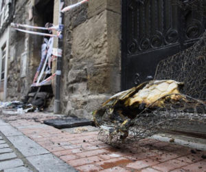 Tragiczny pożar w domu na starym mieście. Trzy osoby nie żyją, wśród rannych dzieci