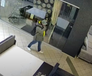 Policjanci z Torunia szukają złodzieja! Rozpoznajesz go? Powiadom służby!