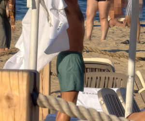 Mateusz Banasiuk na plaży w Sopocie. Tak wyglądał, gdy zrzucił koszulkę!