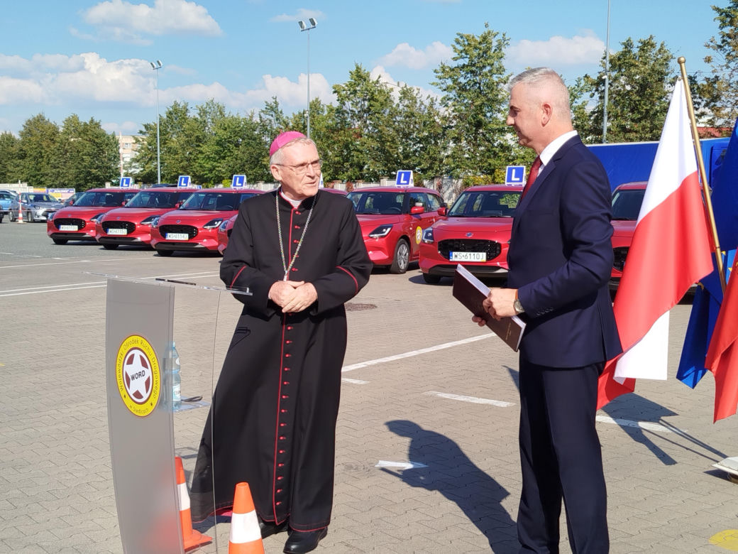 Siedlecki WORD wymienił starą flotę pojazdów egzaminacyjnych na nowe samochody marki Suzuki Swift