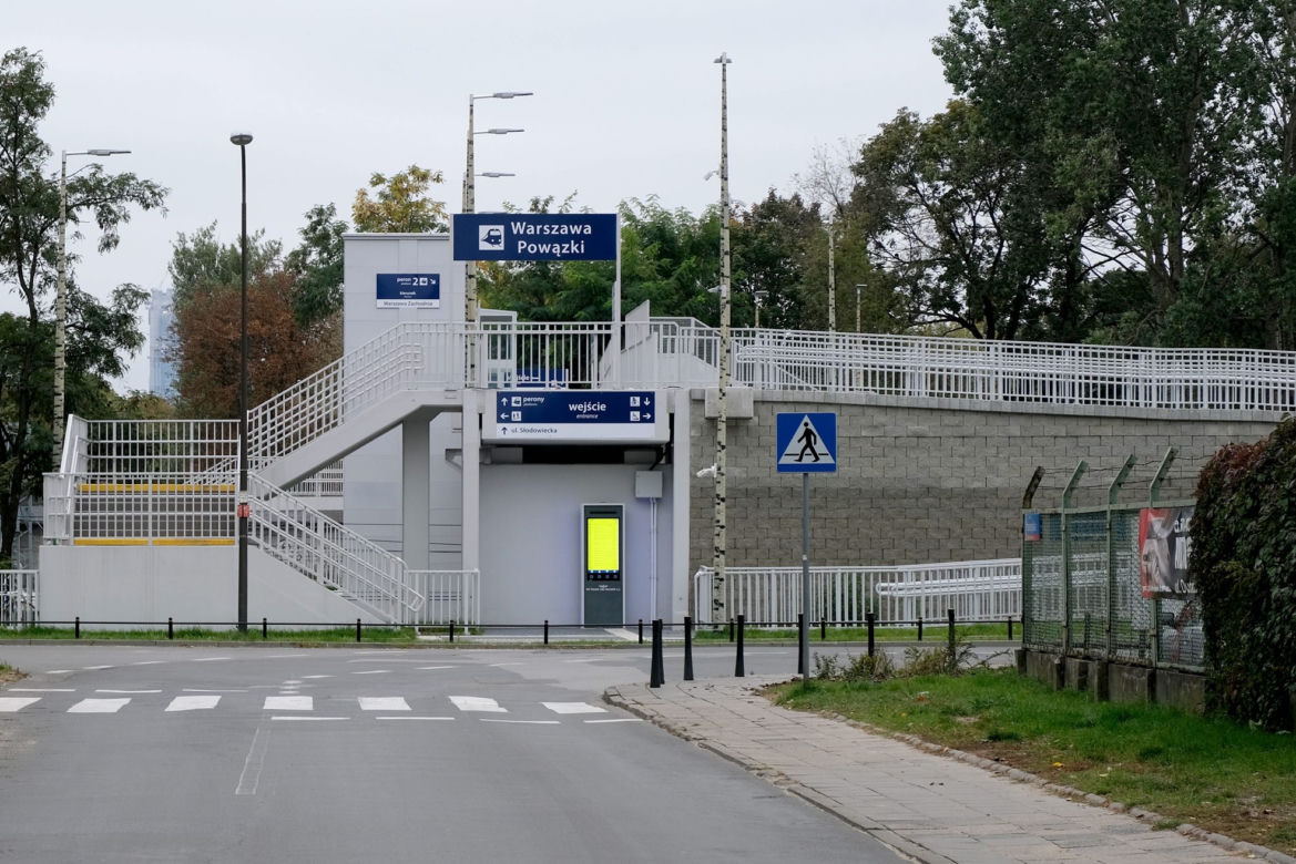 Absurd na Woli. Kładka otwarta i zamknięta