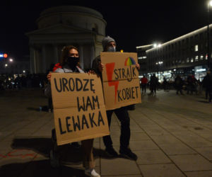 Transparenty na strajkach kobiet