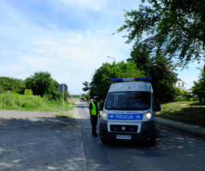 Pijany kierowca zepsuł dzieciom wycieczkę i uciekł. Dwie dziewczynki trafiły do szpitala