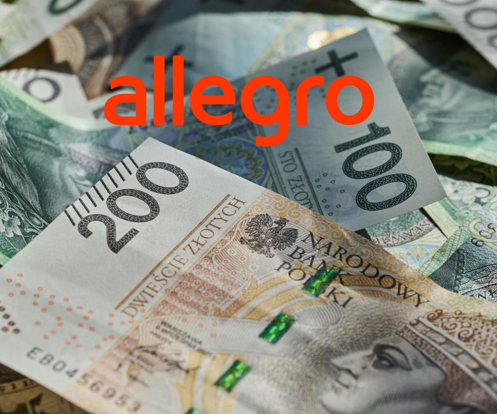 Stos banknotów 200 i 100 złotych, z których jeden jest częściowo zakryty czerwonym napisem „allegro”, symbolizuje miliard złotych finansowania dla Allegro od EBI na rozwój AI. Więcej o tej inwestycji przeczytasz na portalu Super Biznes.