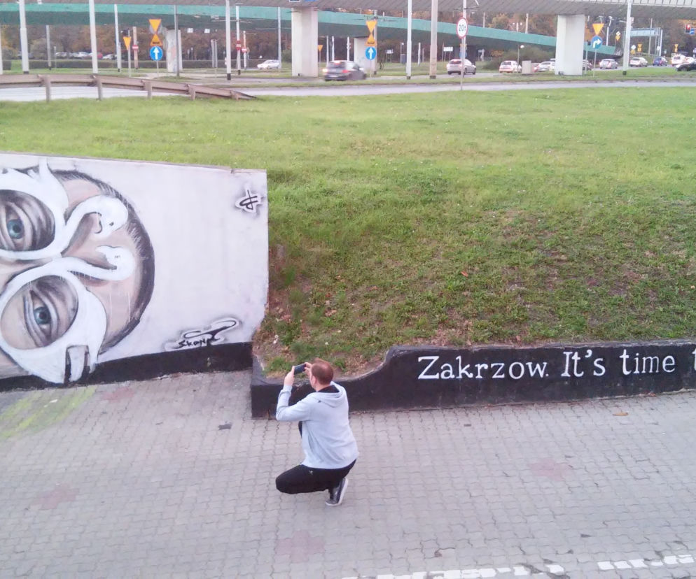 Od paru lat plac Społeczny zdobią murale