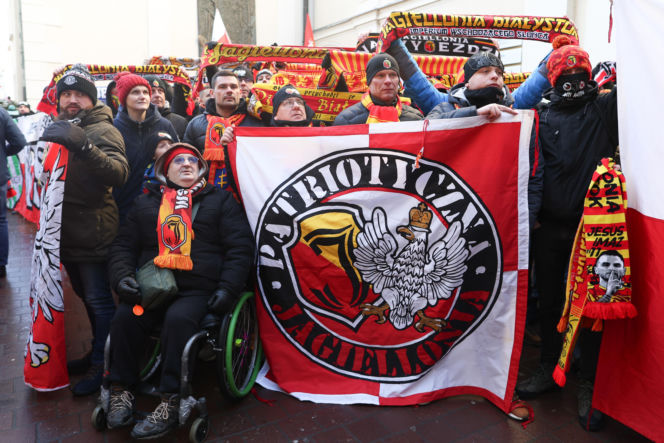 Prezydent na Jasnej Górze wśród kibiców. Podziękował za obronę  hasła „Bóg, Honor, Ojczyzna”