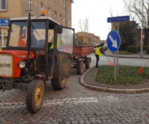Za nieco ponad miesiąc wiosna! Na skwerach w Lesznie zaczęły się już pozimowe porządki