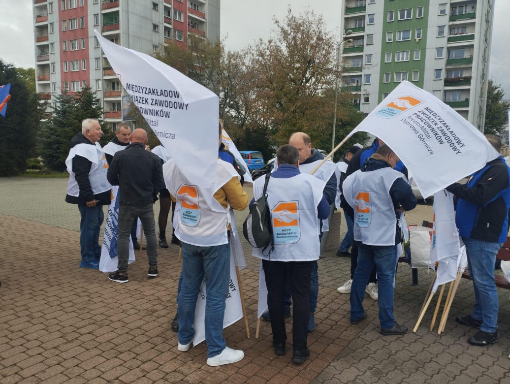 Hutnicy i koksownicy wyszli na ulice w Dąbrowie Górniczej. Apel do rządu o ratunek dla branży i tysięcy miejsc pracy