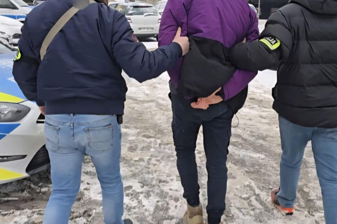 Zarzut zabójstwa dla 28-latka. W Mierzejewie niedaleko Leszna zadał bratu śmiertelne ciosy nożem