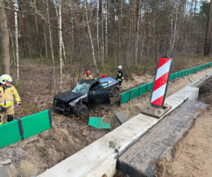 Tragedia na drodze pod Starachowicami. 33-letni kierowca Audi zginął po dramatycznym wypadku