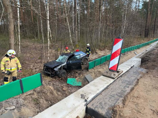 Tragedia na drodze pod Starachowicami. 33-letni kierowca Audi zginął po dramatycznym wypadku