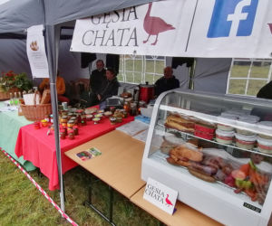 Pomarańczowi rowerzyści najechali zamek w Szymbarku