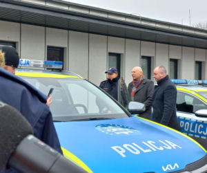 Trzy nowe radiowozy dla policji w Lesznie. Od kogo i do czego?