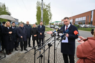 Konferencja prasowa przed Fabryką Broni ŁUCZNIK