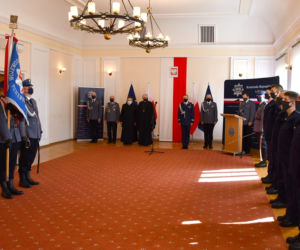 Nowi policjanci w Białymstoku. Ślubowanie złożyło dwunastu funkcjonariuszy [ZDJĘCIA]