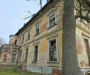 Kiedyś perła, dziś w ruinie. To nie jest zwykły pałac w Świętokrzyskiem (Pałac w Bałtowie)
