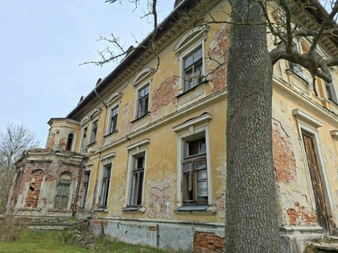 Kiedyś perła, dziś w ruinie. To nie jest zwykły pałac w Świętokrzyskiem (Pałac w Bałtowie)