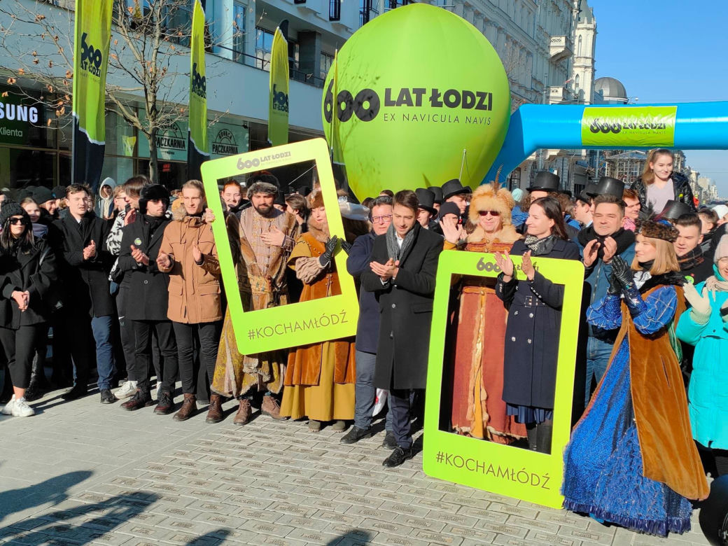 Polonez dla Łodzi. Zobacz, jak zatańczyli go mieszkańcy