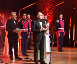 XIV Marszałkowski Bal Dobroczynny w CKK Jordanki. Zdjęcia ze środka. Efektowne kreacje VIP-ów