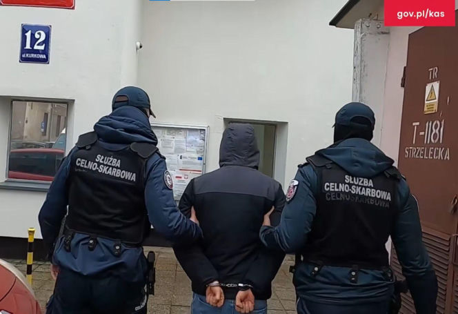 Zatrzymano 40-latka, który przemycał kokainę w swoim organizmie. Mężczyzna wpadł na lotnisku w Gdańsku